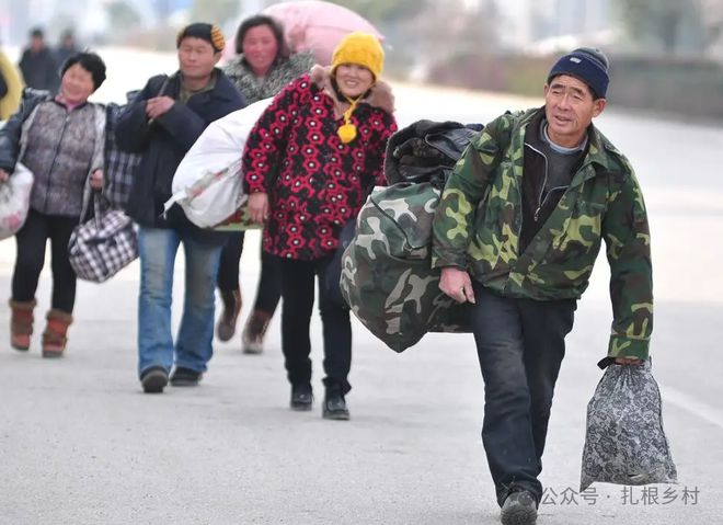 万博体育又到了年底为何农民年年打工还是穷呢？(图1)